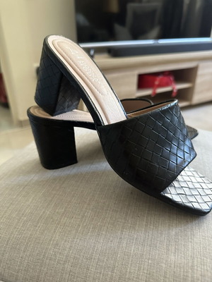 Donna Moda black mules size 39, like new, braided design
