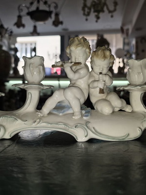 Hutschenreuther Selb porcelain four-light candelabra used, putti design
