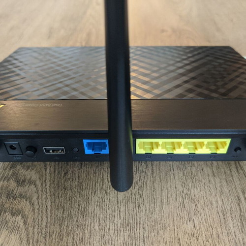 Asus RT-AC66U-B1 gigabit router used, AC1750, 4 LAN ports