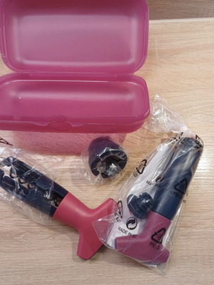 Σετ κρασιού Tupperware καινούργιο με τιρμπουσόν, κόπτη, αντλία και πώματα
