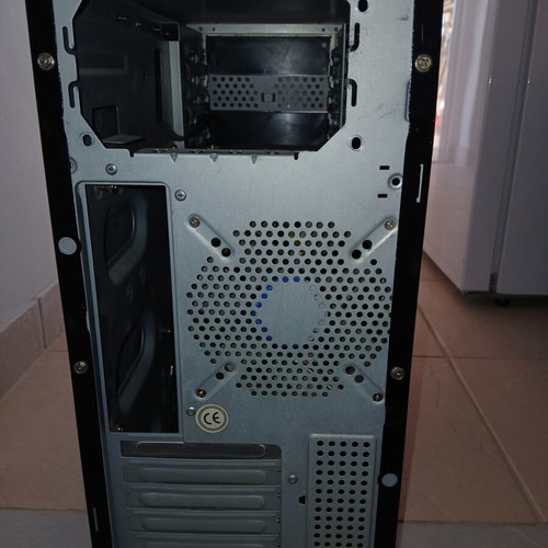 Midi tower computer case used with 2 fans, USB ports and card reader