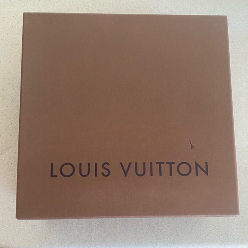 Louis Vouitton box used, size 24x23x6 cm