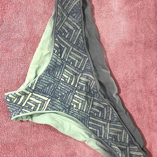 Maaji swimsuit reversible with ruffles, like new, turquoise and grey