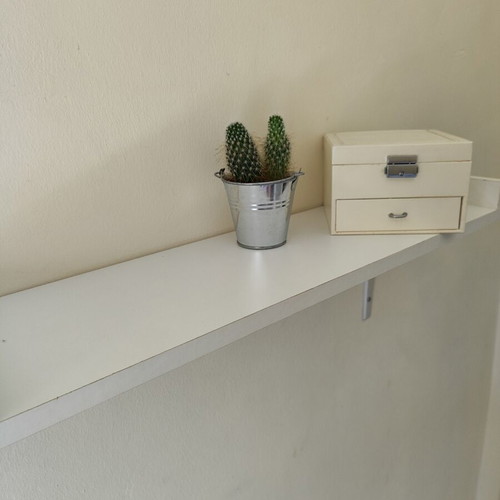 IKEA white shelf 140 cm like new with metal brackets