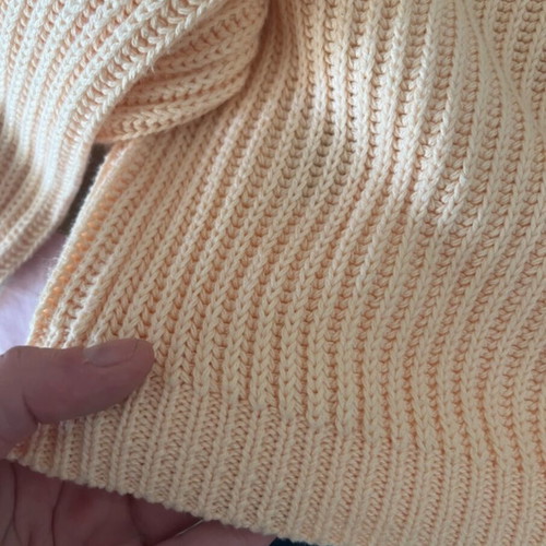 Pullover like new, comfortable, size large to extra large