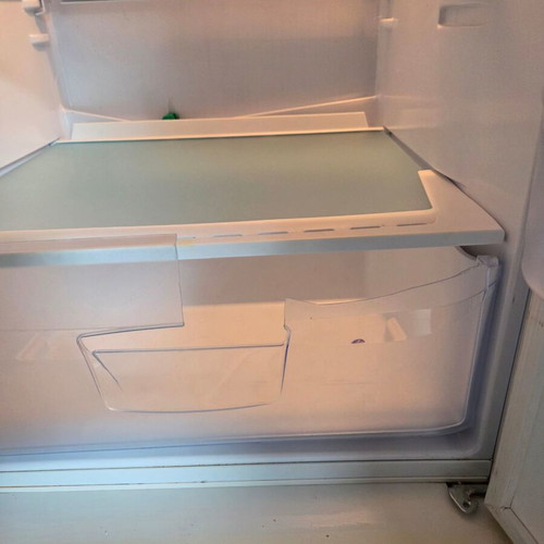 Indesit TAN 2 two-door refrigerator used with broken vegetable container