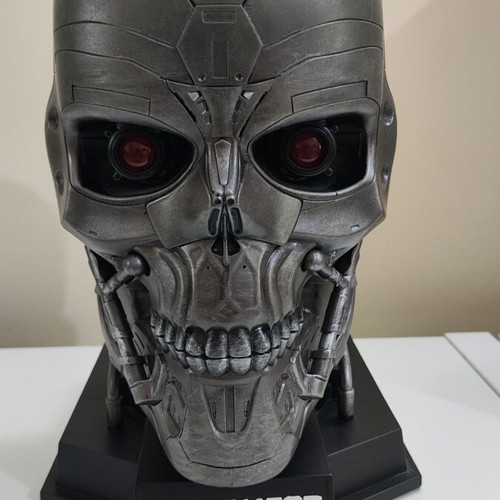Terminator Salvation Blu-ray box set with T-600 Endoskeleton Skull Bust like new