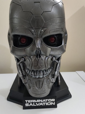 Terminator Salvation Blu-ray box set with T-600 Endoskeleton Skull Bust like new