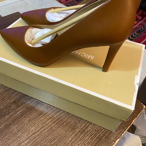 Michael Kors leather pumps size 39 like new, brown