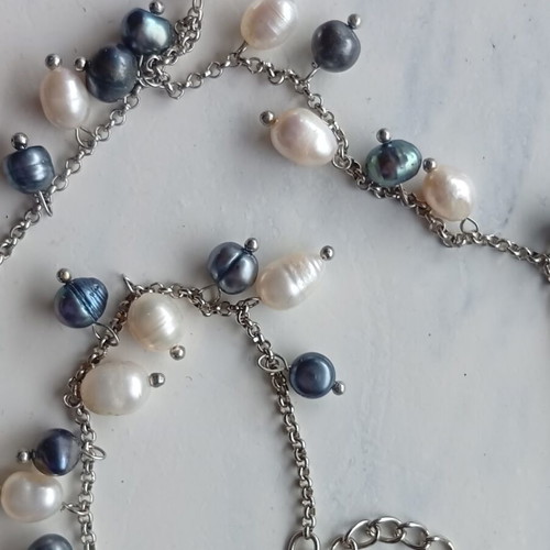 Necklace and bracelet with black and white natural pearls like new