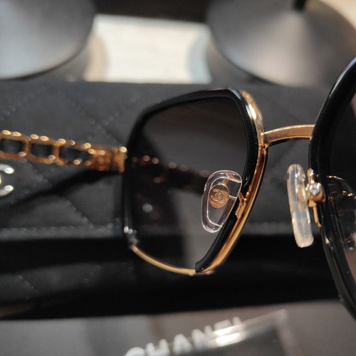 Chanel A95105 X09962 sunglasses new, black and gold