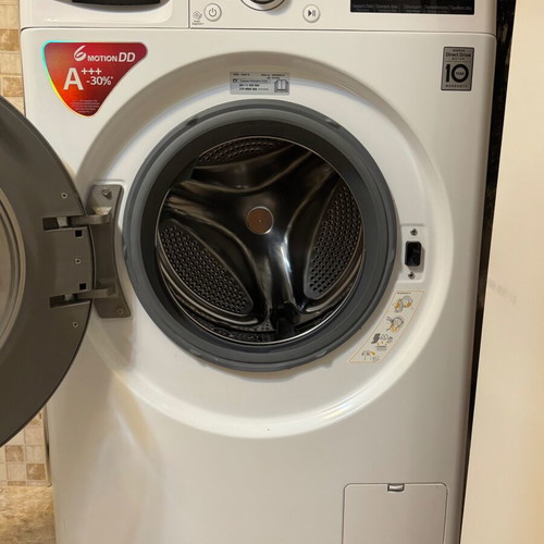 LG washing machine 7 kg with direct drive and steam functions