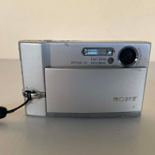 Sony Cyber-Shot DSC-T30 Silver Camera used, non-functional