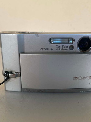 Sony Cyber-Shot DSC-T30 Silver Camera used, non-functional