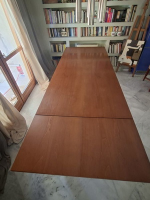 Extendable Solid Walnut Dining Table used, 10-12 seats