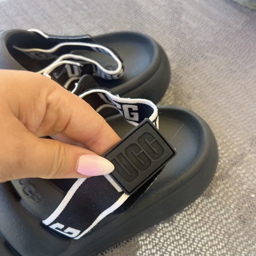 Ugg slippers like new, size 38, black