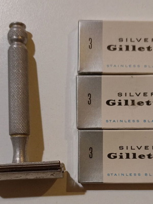 Ξυριστική μηχανή Gillette μεταχειρισμένη με 3 σφραγισμένα κουτιά λεπίδων Silver Gillette