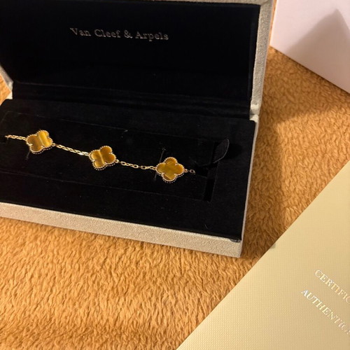 Van Cleef & Arpels bracelet like new, unisex, beige and gold