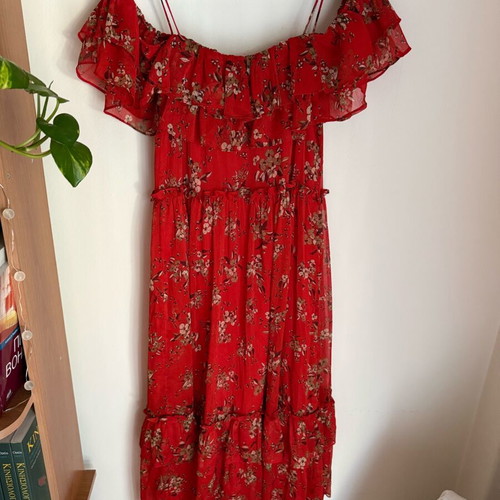 Zara midi dress like new, red with shoulder design
