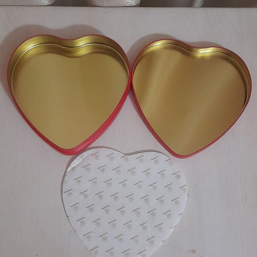 Leonidas Maître Chocolatier Heart-Shaped Metal Box like new