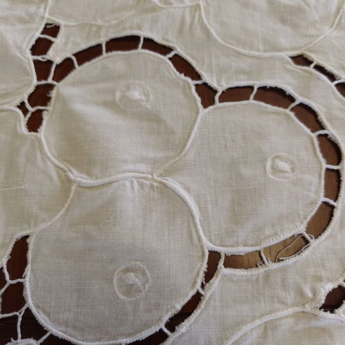 Cutwork tablecloth 160x240 like new
