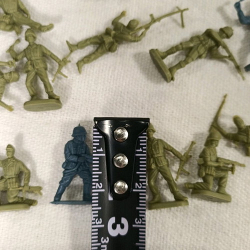Vintage very small toy soldiers used