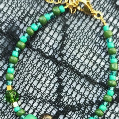 Qi Rong Inspired Handmade Bracelet New, Green and Gold