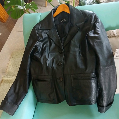 Women's leather jacket large like new, black
