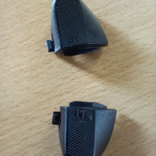 Xbox controller right and left trigger buttons like new for model 1914