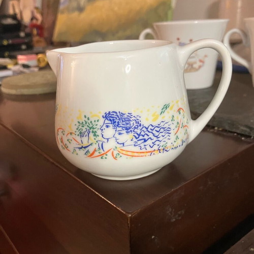 Collectible milk jug with Stathopoulos artwork like new
