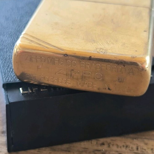 Zippo lighter like new in excellent condition