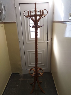 Ξύλινος καλόγηρος ρούχων μεταχειρισμένος, ύψος 1,90 μέτρα