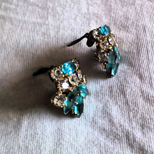 Vintage earrings used with emerald and white crystals from Czechia