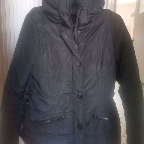 Women's short jacket like new, size Medium, black