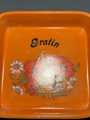 Clay dish used, dimensions 25x25cm
