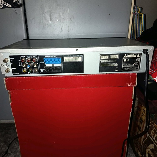 LG DVD & VCR player used, 2008 model, needs repair, no remote