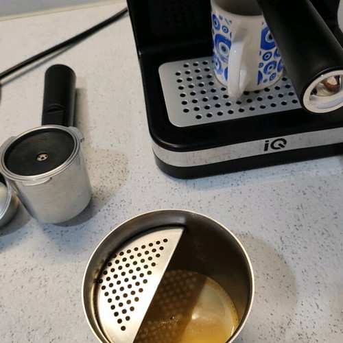 IQ Espresso Machine 1100W 20bar pressure used, 1.25 lt capacity