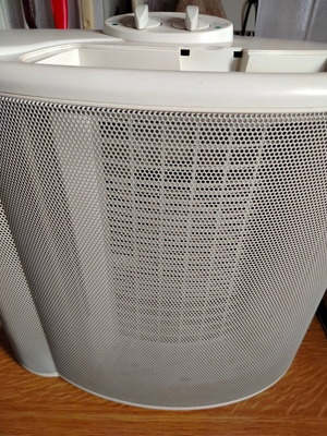 Delonghi Aria Puro air purifier with ionizer used