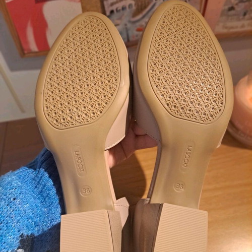 Lasocki nude pumps size 38 like new with strap