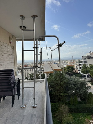 Aluminum scaffold stable and easily movable, like new