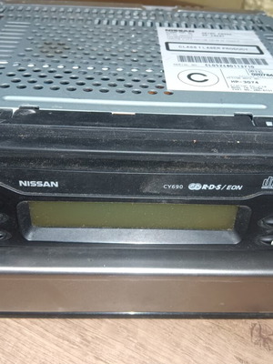 Nissan X-Trail T30 '06 2.0 4X4 radio cassette CD used