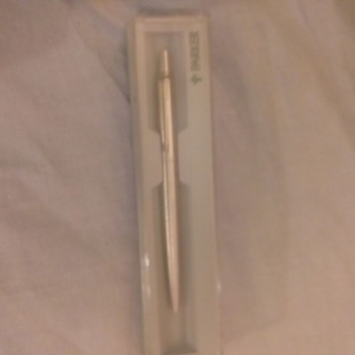 Parker luxury pen like new, in its box