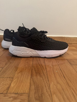 Under Armour Hovr Mega 3 Clone αθλητικά παπούτσια σαν καινούργια, μέγεθος 44, μαύρα