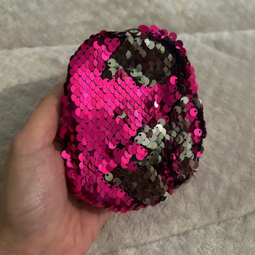 Keychain wallet with sequins like new