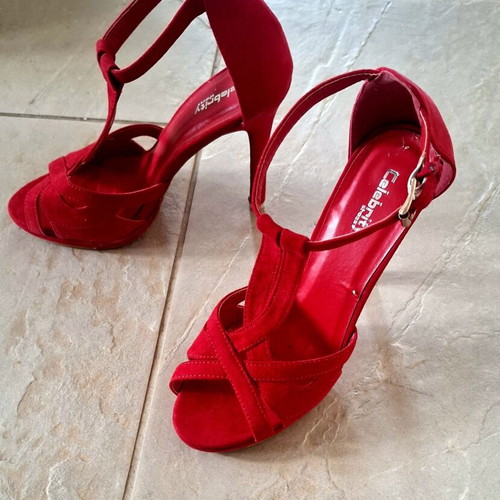 Celebrity Red Suede Sandals like new, size 39-40