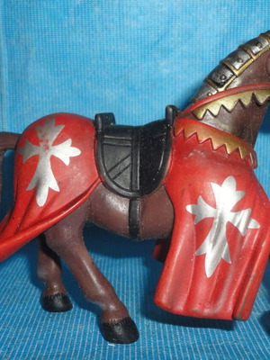 Simba Medieval Jousting Horse like new, brown with red and silver trim