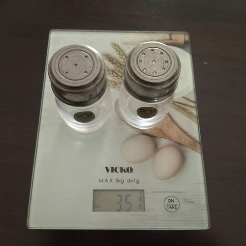 Vintage salt and pepper set like new with crystal containers and metal base