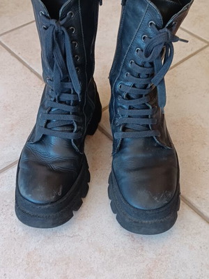 Leather ankle boots size 38 black used with zipper and minor tears