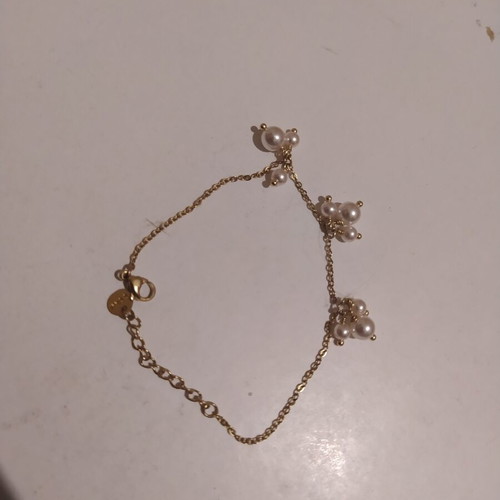 Women's bracelet made of stainless steel with gold plating and white pearls, like new
