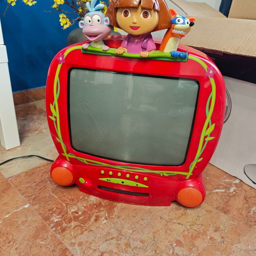 Dora the Explorer CRT TV used with DVD and remote control